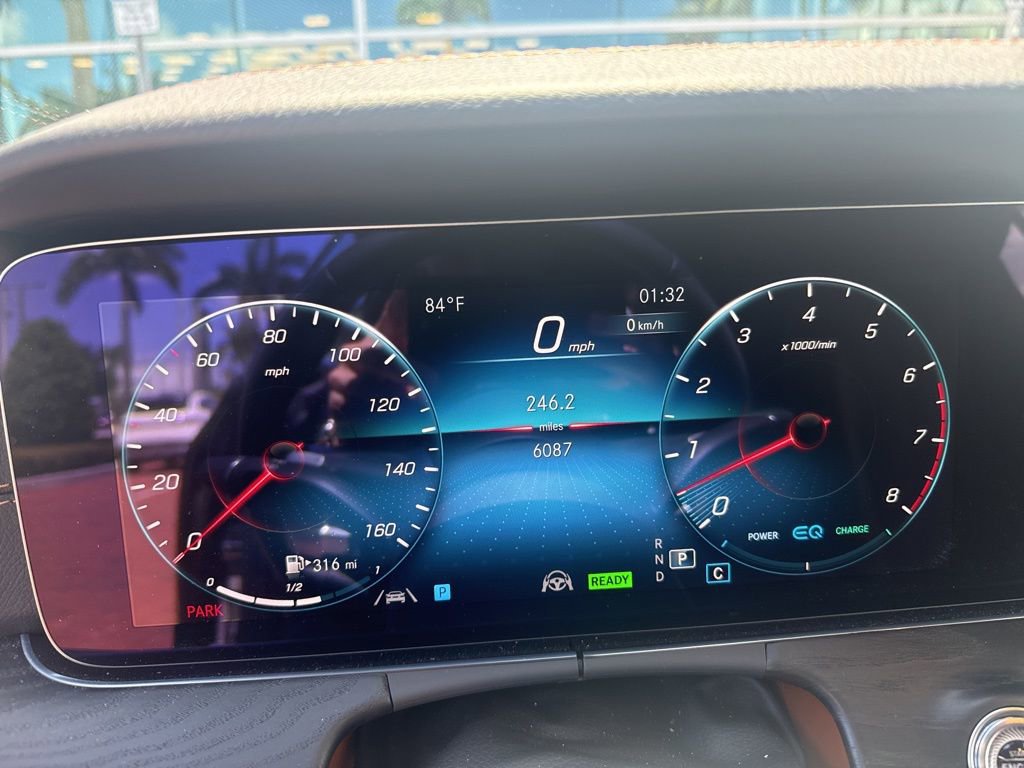 Used 2023 Mercedes-Benz E 450 4MATIC Cabriolet image 3