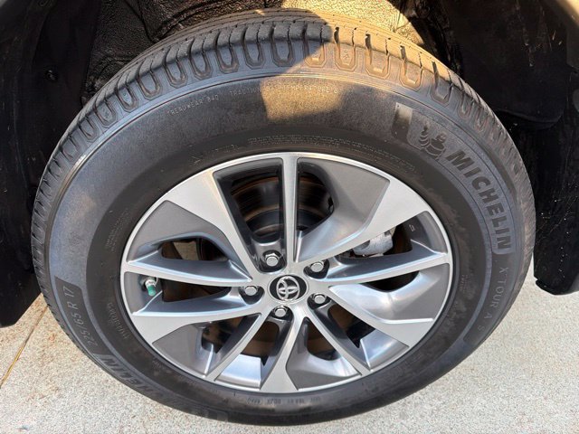 Used 2017 Toyota RAV4 XLE w/ Convenience Package AWD/4WD image 10