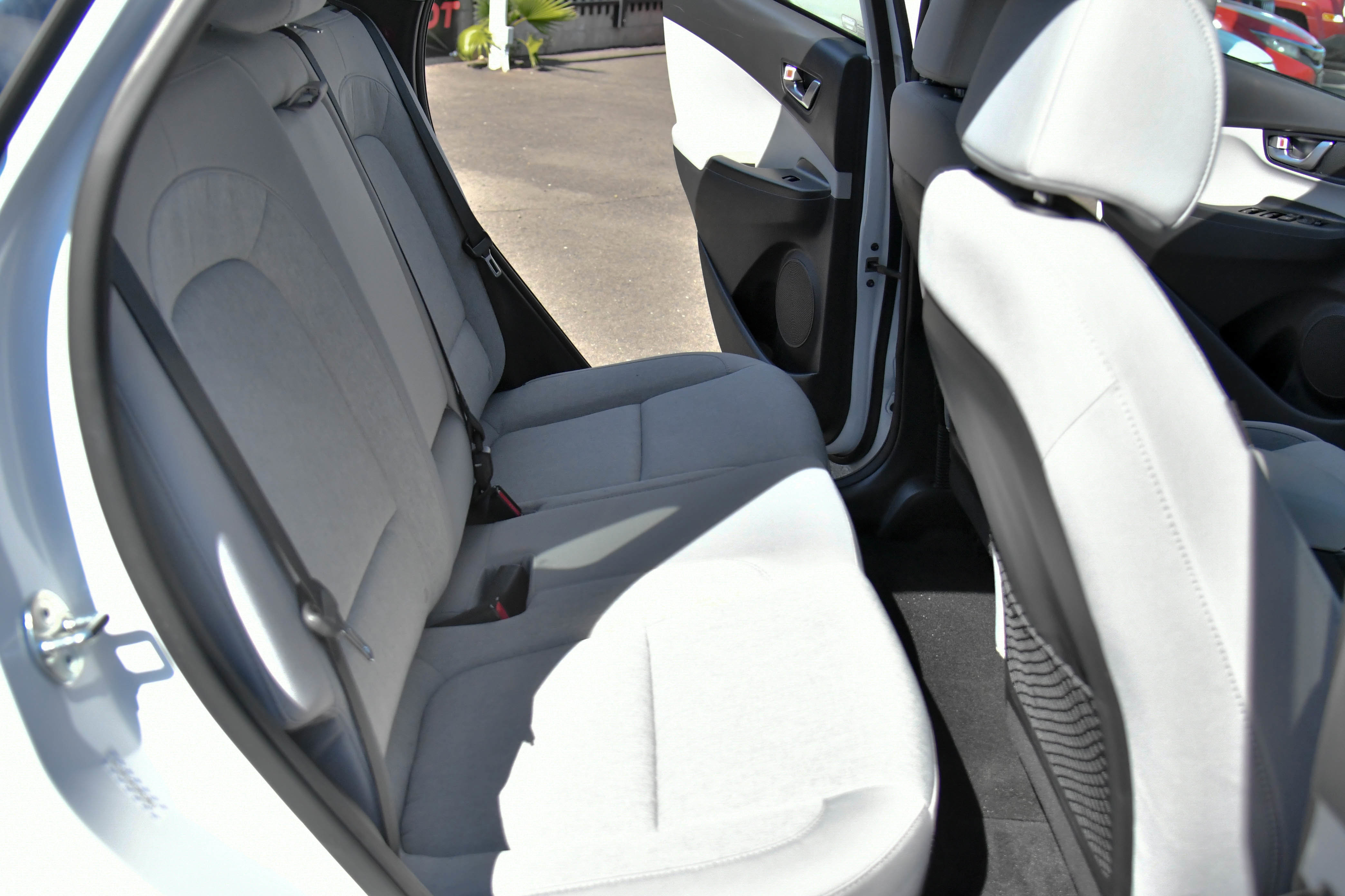 Used 2023 Hyundai Kona SE image 39