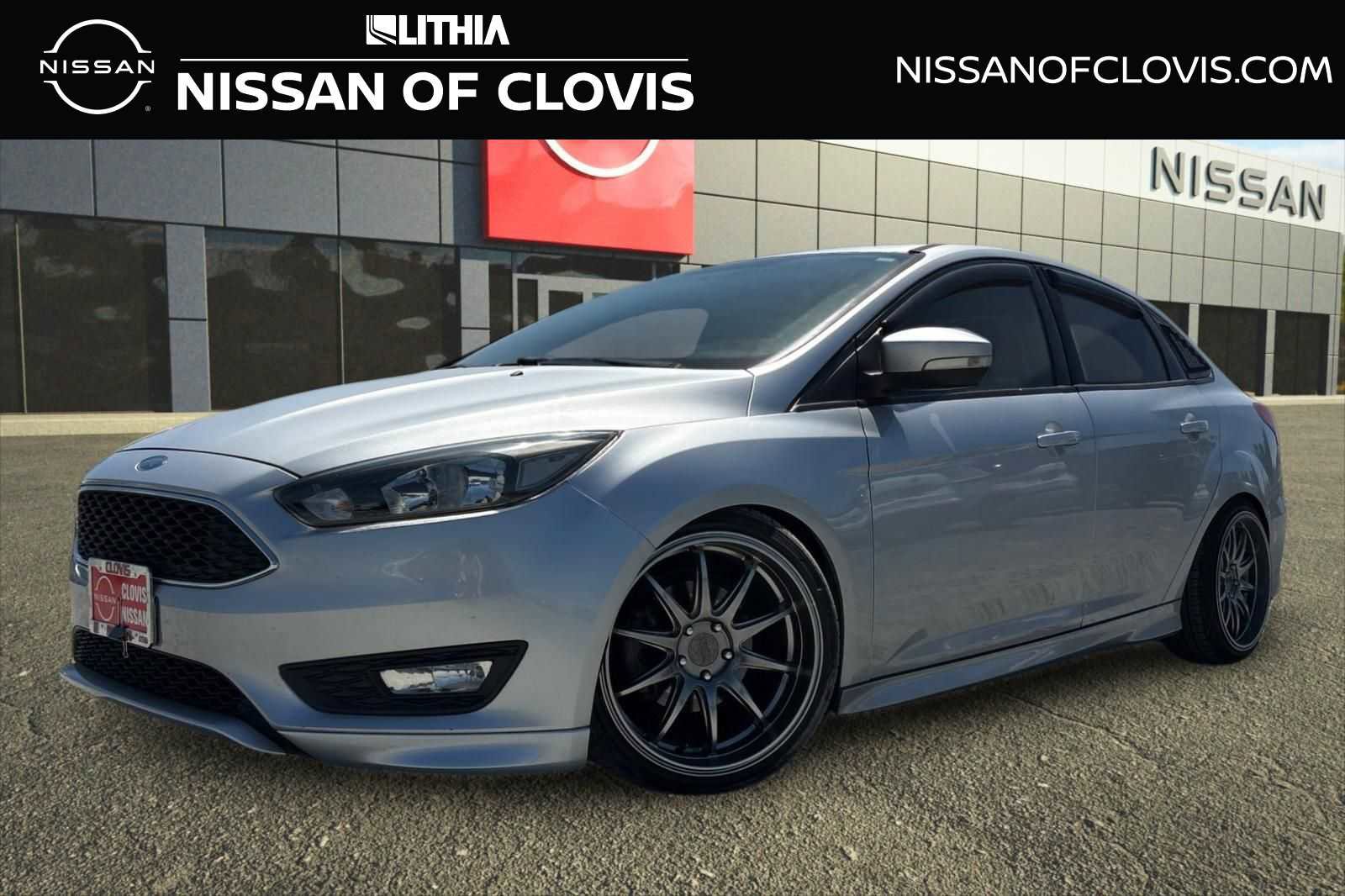 Used 2015 Ford Focus SE w/ SE Sport Package FWD image 1