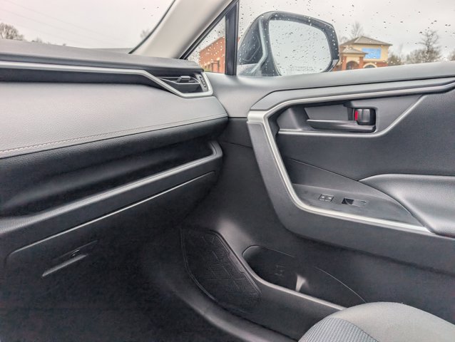 Used 2024 Toyota RAV4 LE image 27