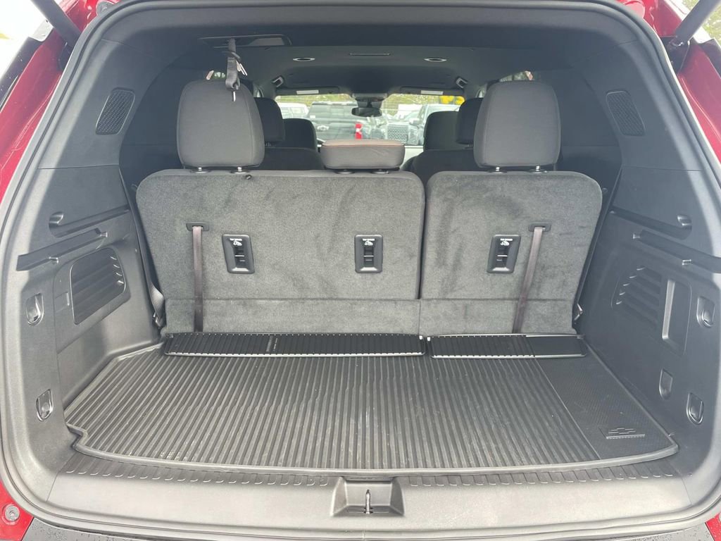 Used 2024 Chevrolet Traverse LT w/ Midnight/Sport Edition image 11