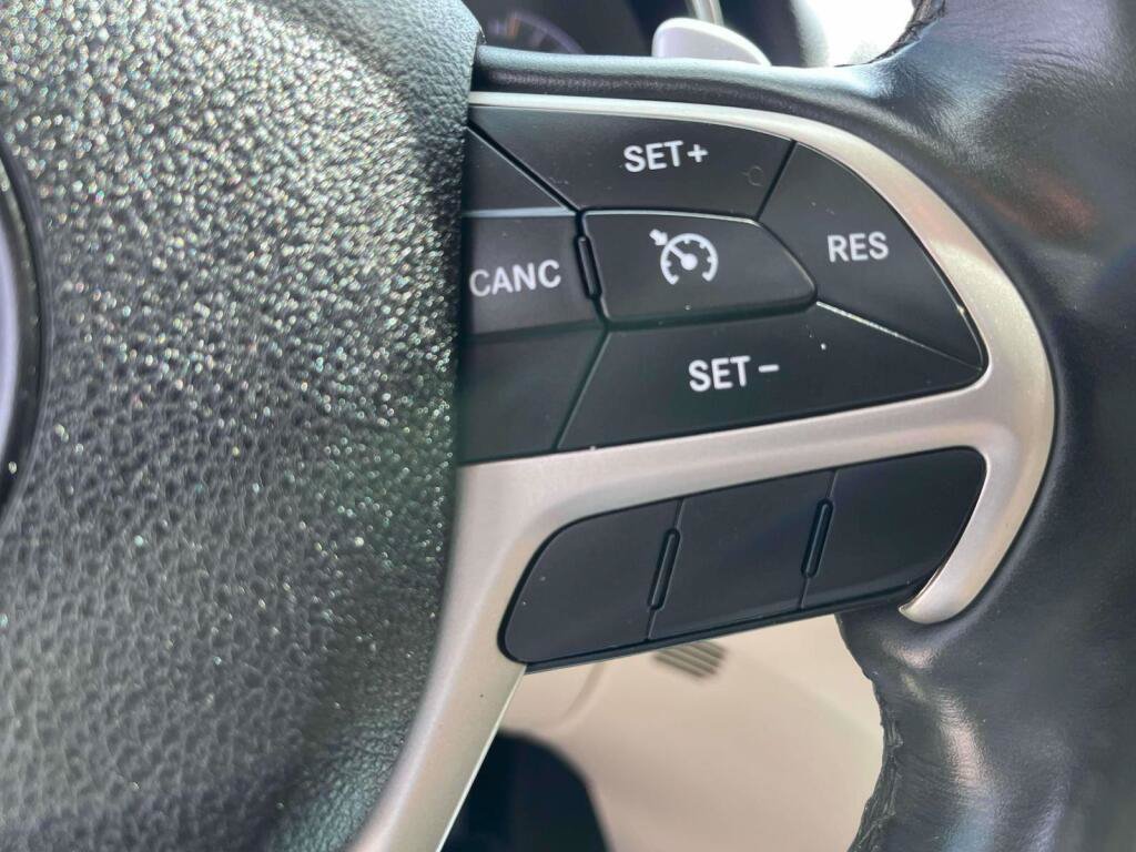 Used 2016 Jeep Grand Cherokee Limited AWD/4WD image 38