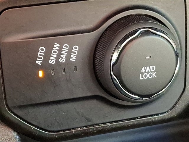 Used 2023 Jeep Renegade Latitude image 25