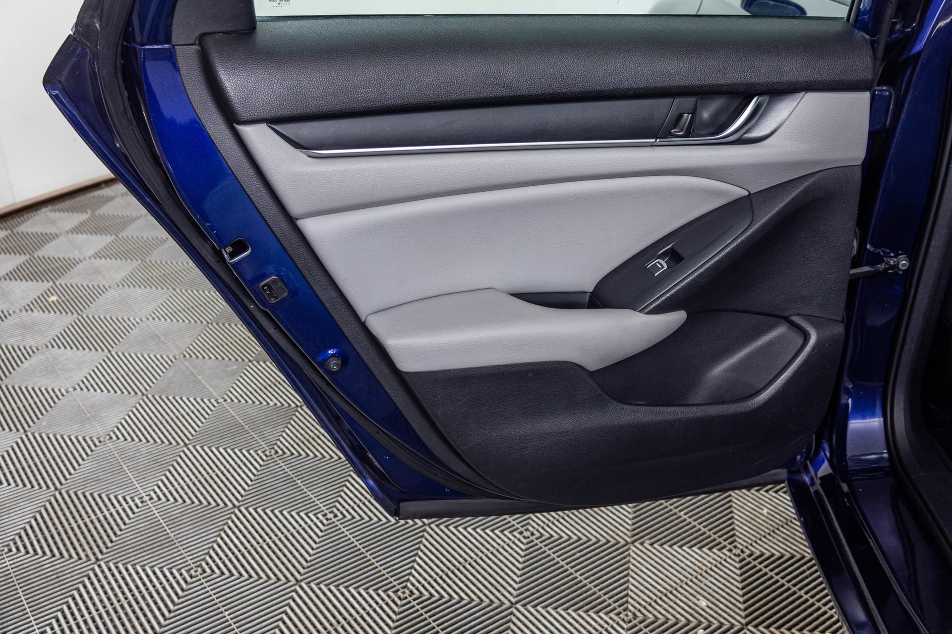 Used 2018 Honda Accord LX image 36