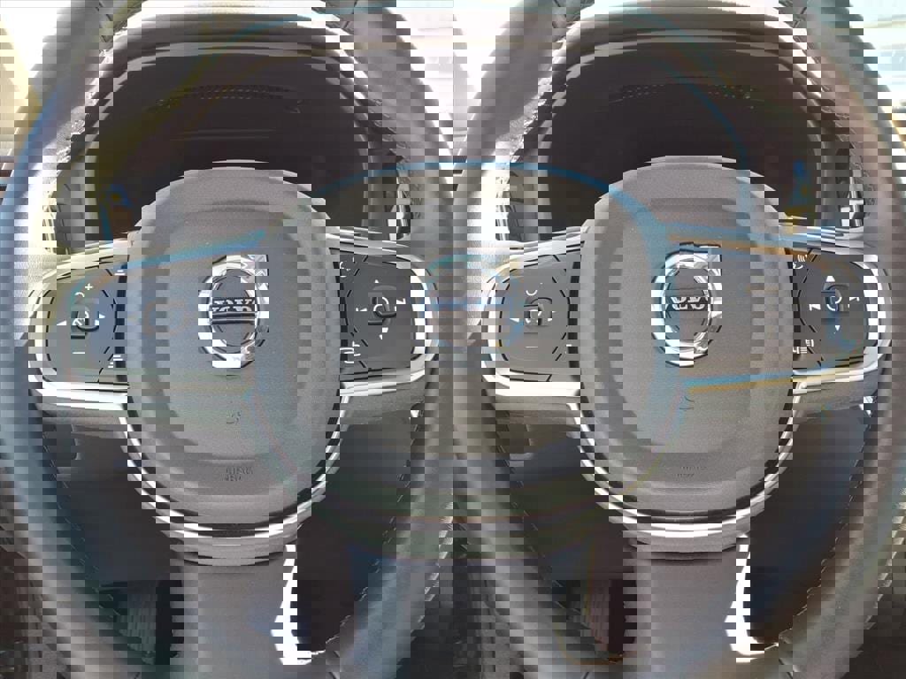 Certified 2025 Volvo S60 B5 Core image 28