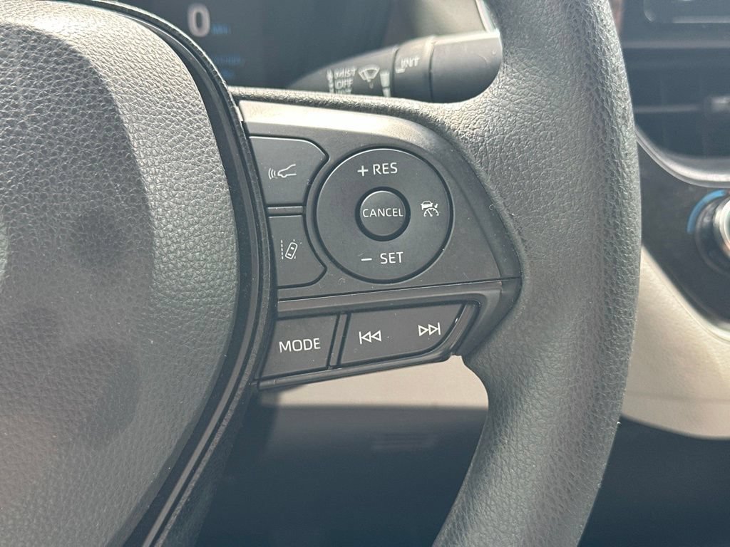 Used 2020 Toyota Corolla LE FWD image 21