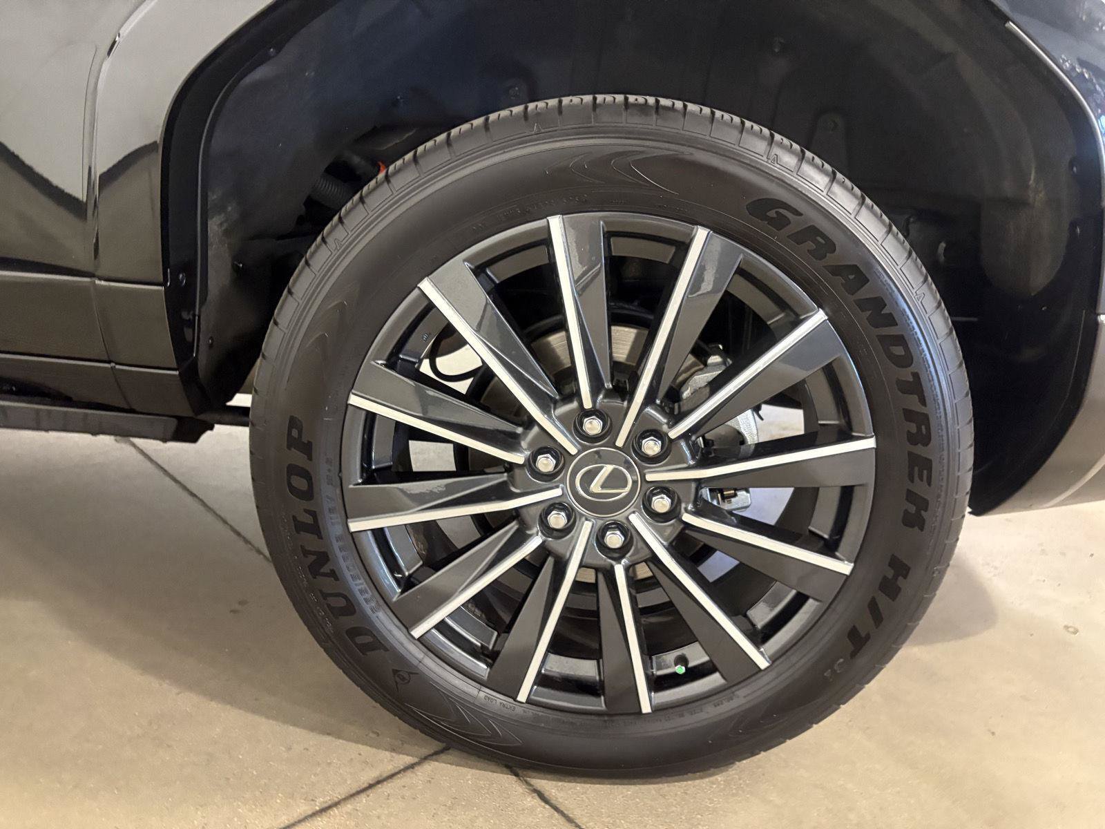 Used 2025 Lexus GX 550 w/ Accessory Package (2T) AWD/4WD image 47