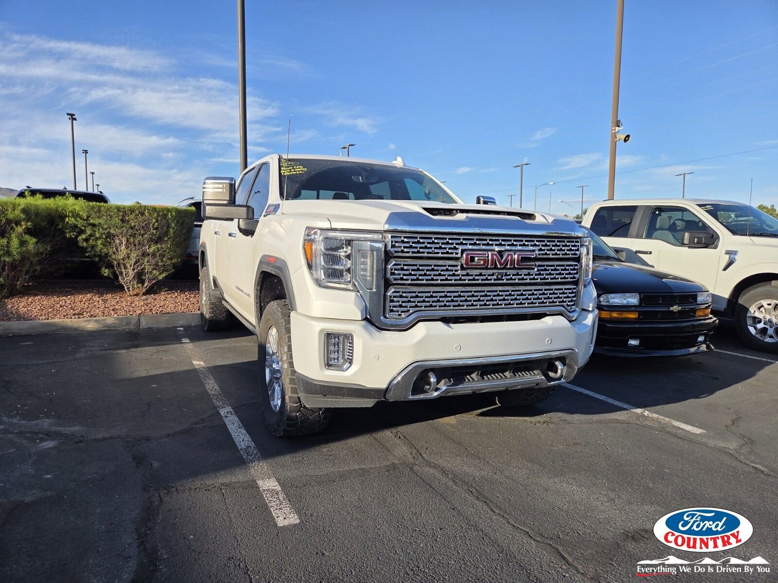 Used 2023 GMC Sierra 2500 Denali w/ Denali Ultimate Package AWD/4WD image 1