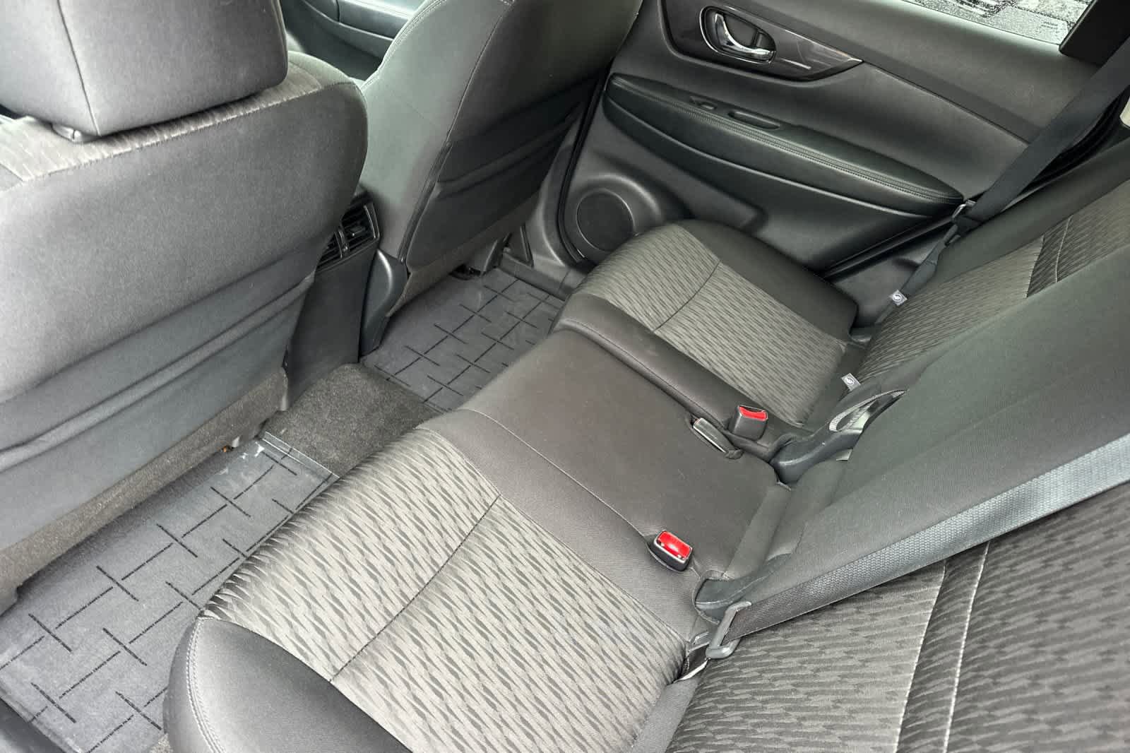 Used 2020 Nissan Rogue S image 4