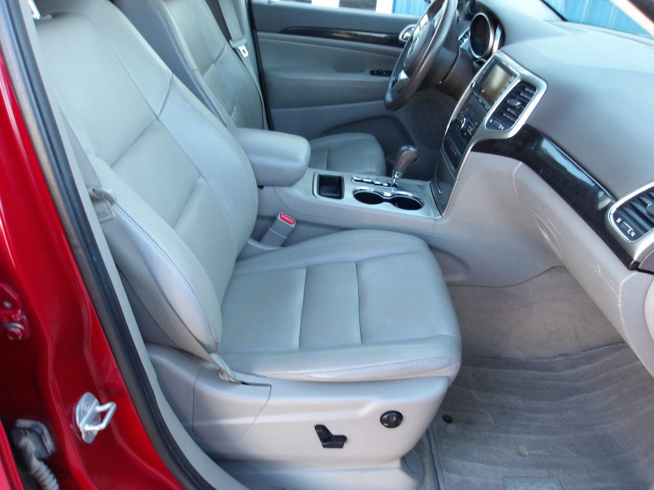 Used 2011 Jeep Grand Cherokee Laredo image 7