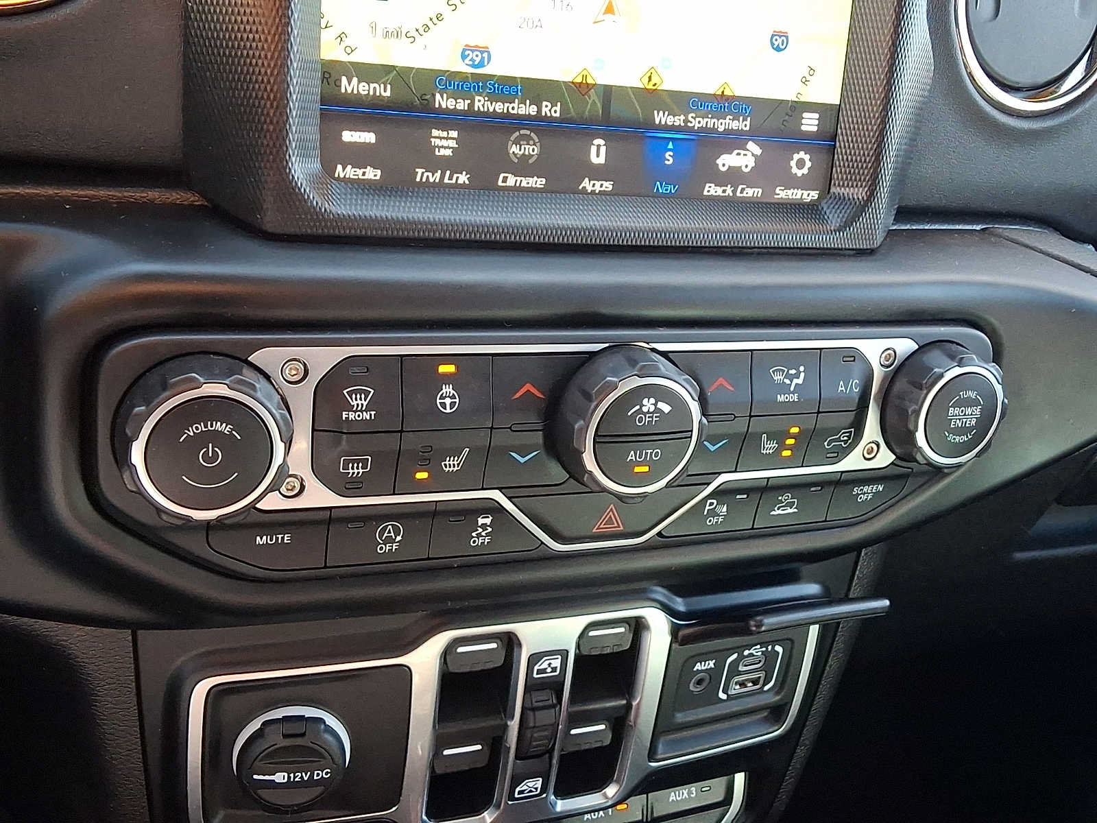 Used 2023 Jeep Wrangler Unlimited Sahara AWD/4WD image 16