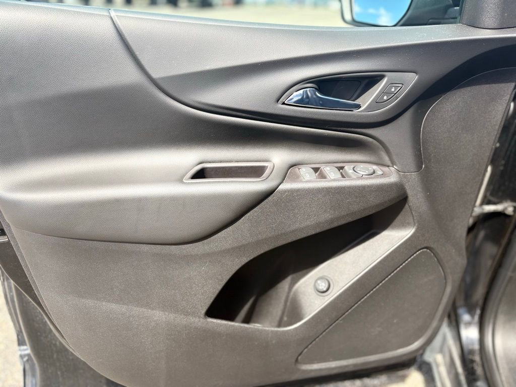 Used 2020 Chevrolet Equinox LT w/ Driver Convenience Package image 12