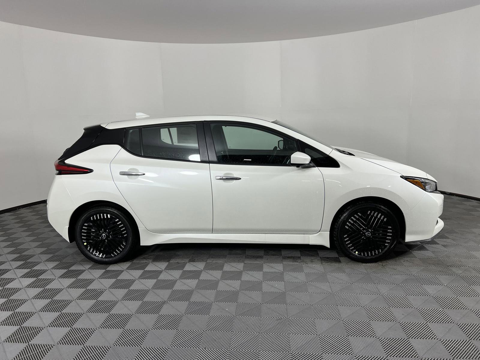 New 2025 Nissan Leaf SV Plus image 5