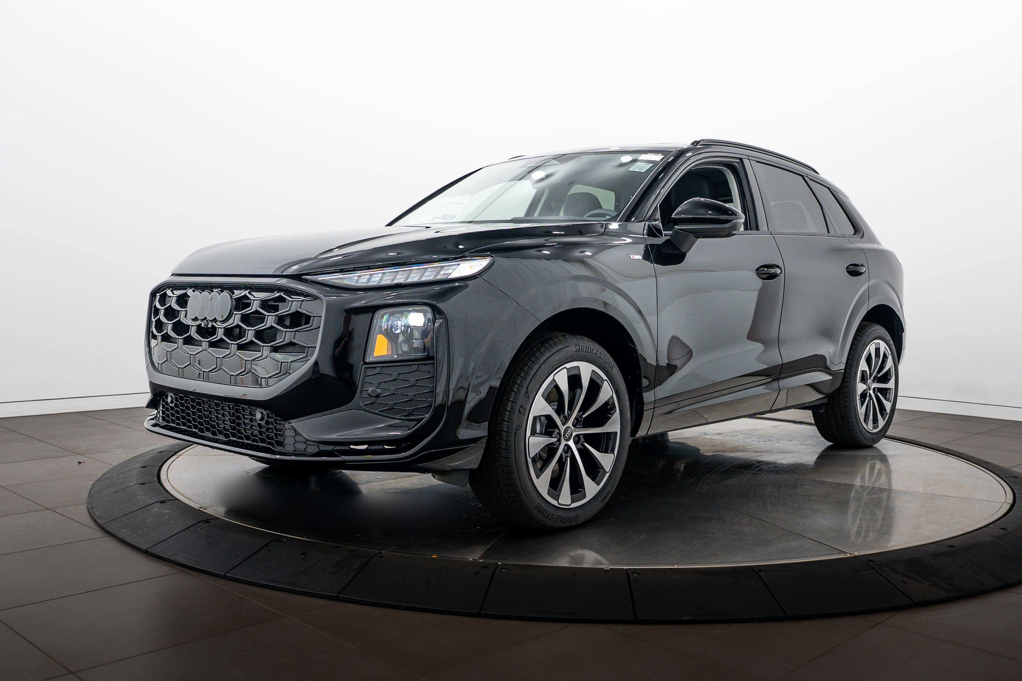 New 2026 Audi Q3 quattro 2.0T AWD/4WD image 5