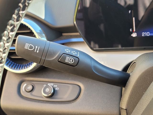 Used 2025 Chevrolet Trax LT w/ LT Convenience Package image 16