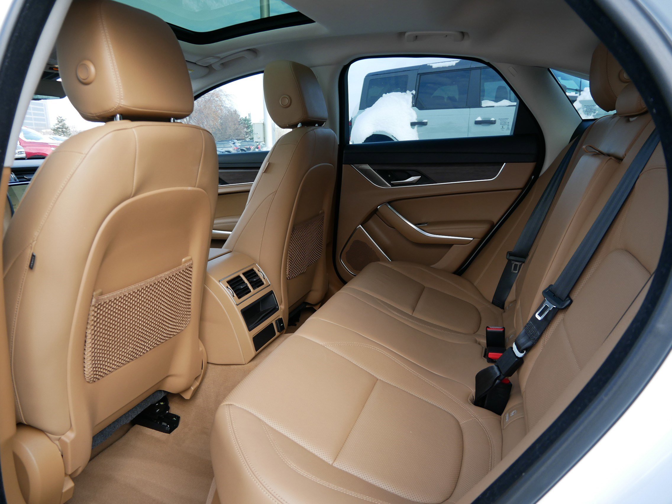 Used 2021 Jaguar XF SE image 16