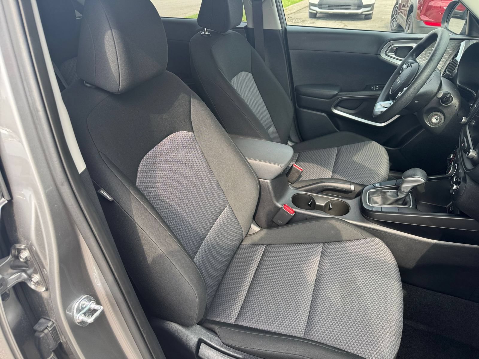 Used 2025 Kia Soul LX w/ LX Technology Package FWD image 34