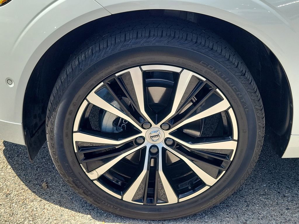 Certified 2024 Volvo XC60 B5 Plus AWD/4WD image 11