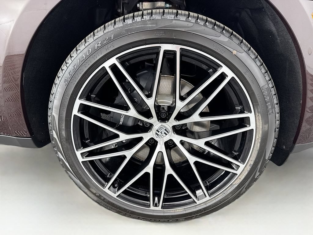 Used 2026 Porsche Macan AWD/4WD image 33