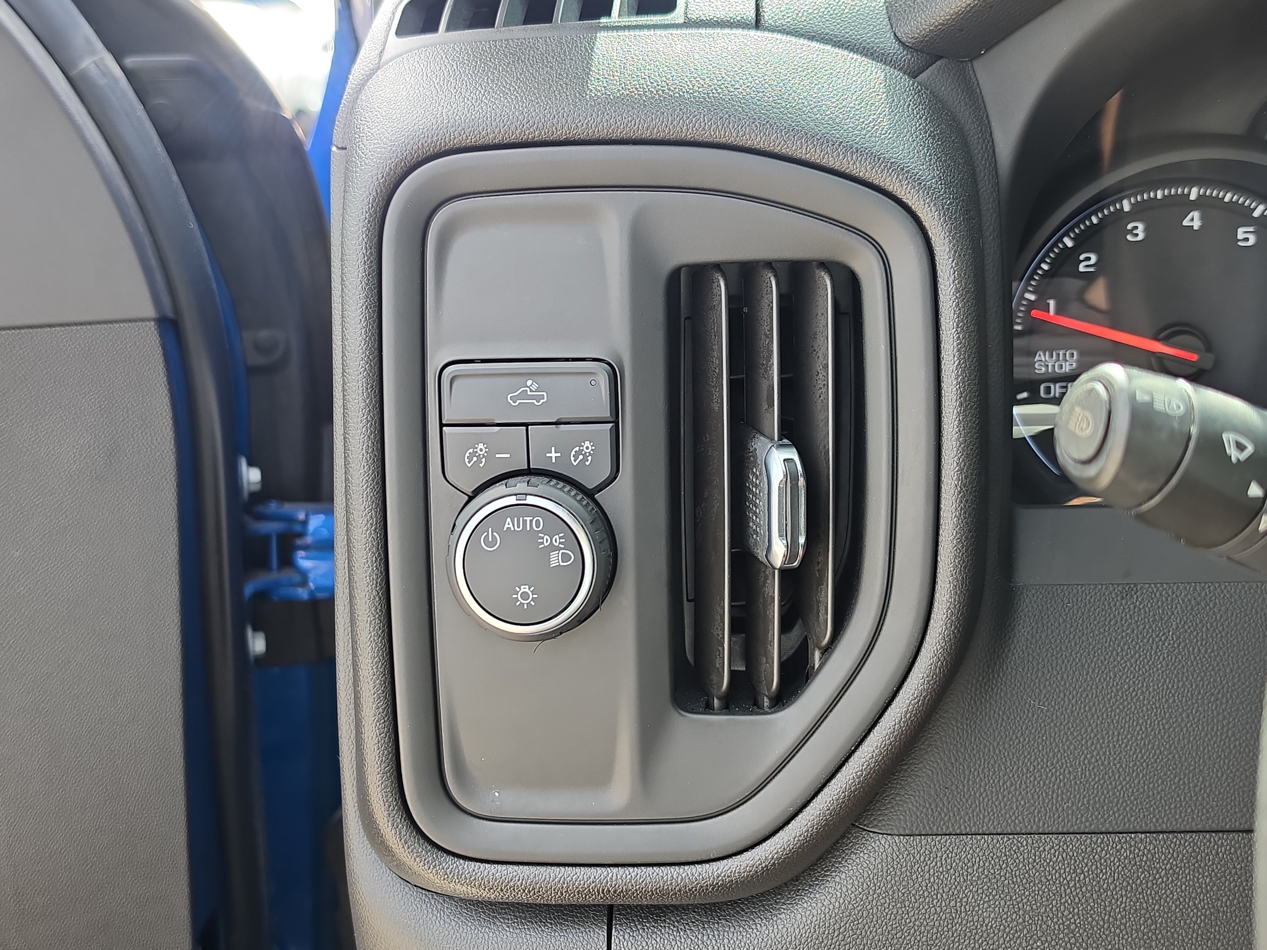 Used 2022 Chevrolet Silverado 1500 Custom RWD image 28