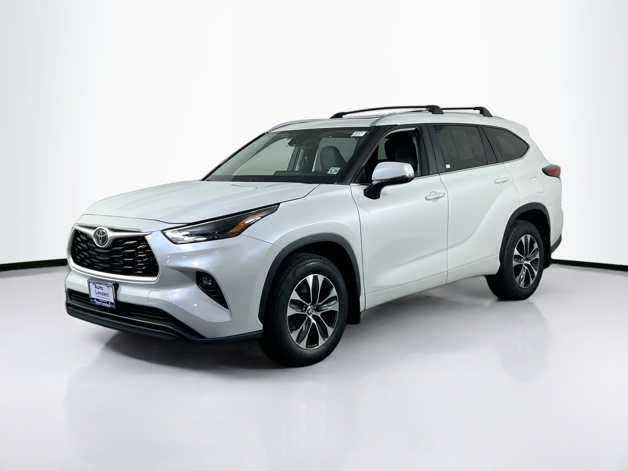 Used 2023 Toyota Highlander XLE AWD/4WD video 1