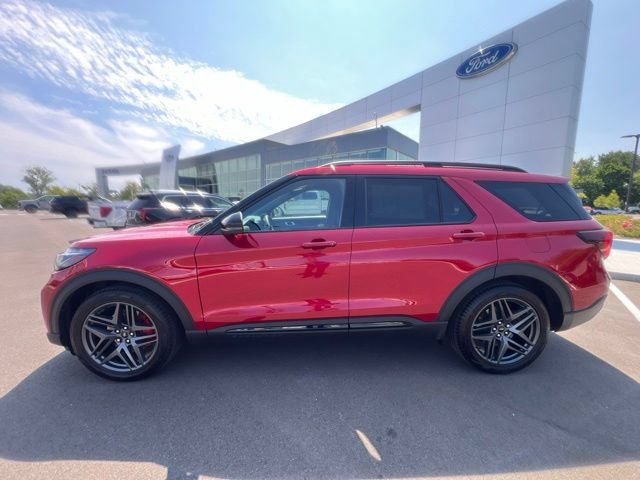 Certified 2025 Ford Explorer ST AWD/4WD image 8