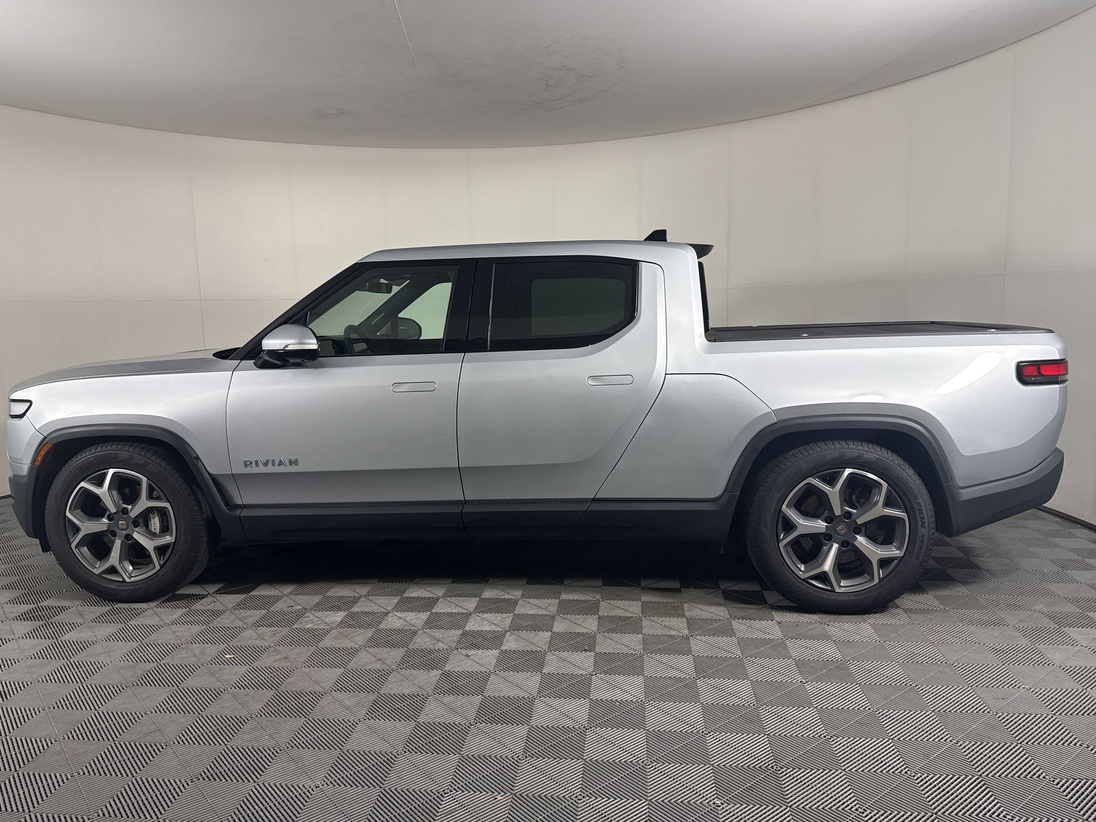 Used 2023 Rivian R1T Adventure AWD/4WD image 2