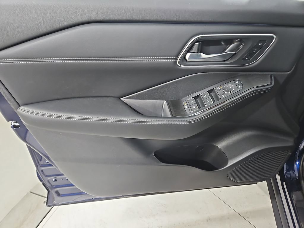 New 2026 Nissan Rogue Platinum image 11