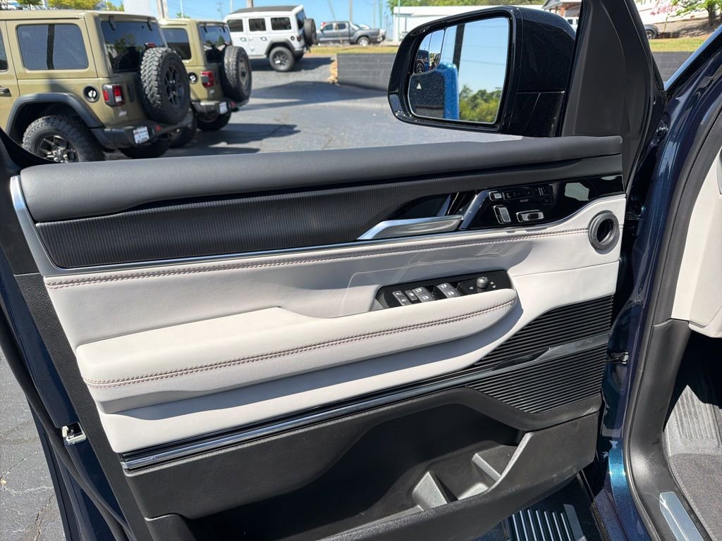 New 2026 Jeep Grand Wagoneer Summit AWD/4WD image 26