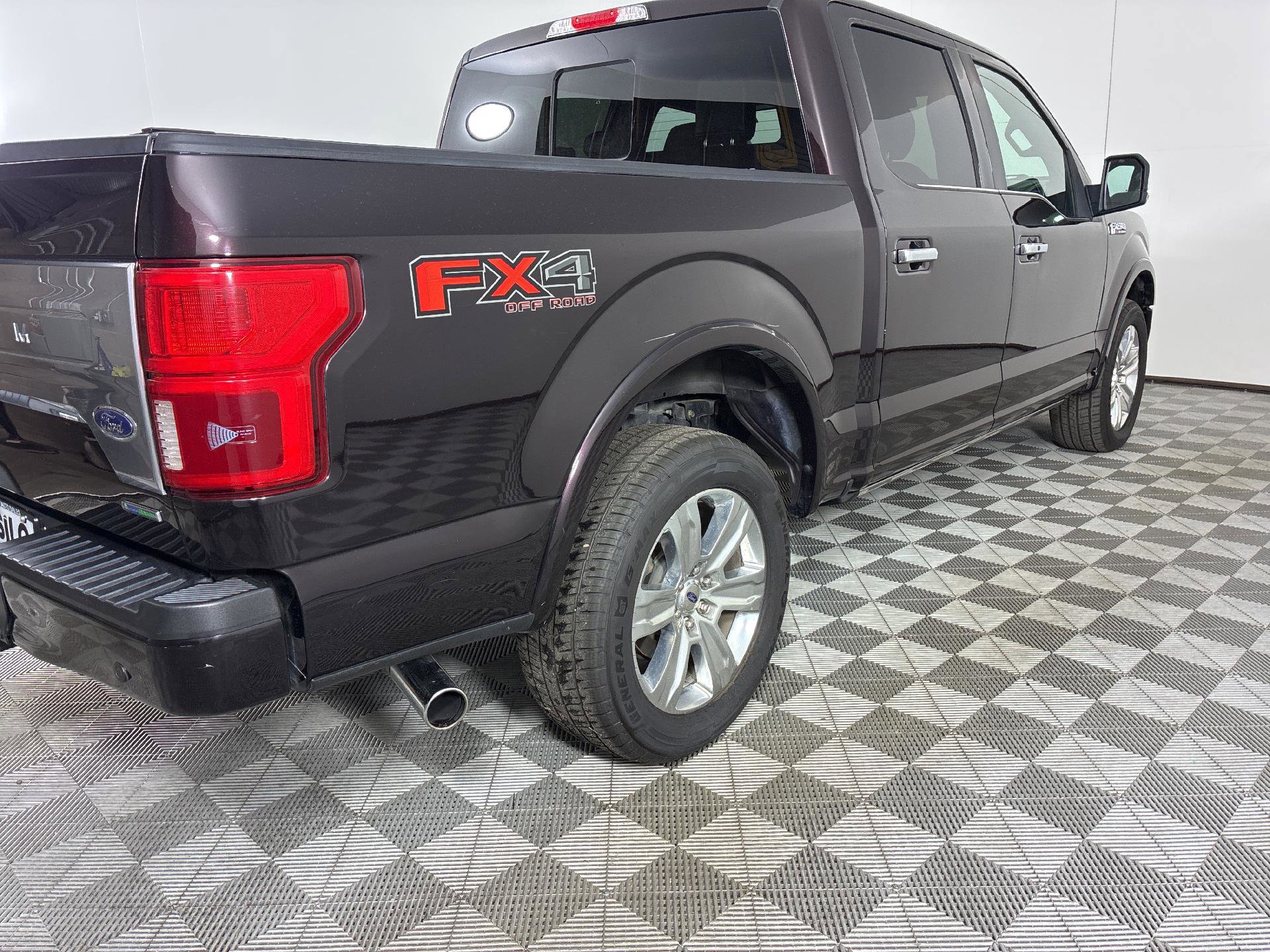 Used 2018 Ford F150 Platinum w/ Equipment Group 701A Luxury image 8