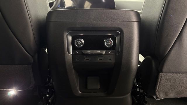 New 2026 Chevrolet Suburban High Country image 33