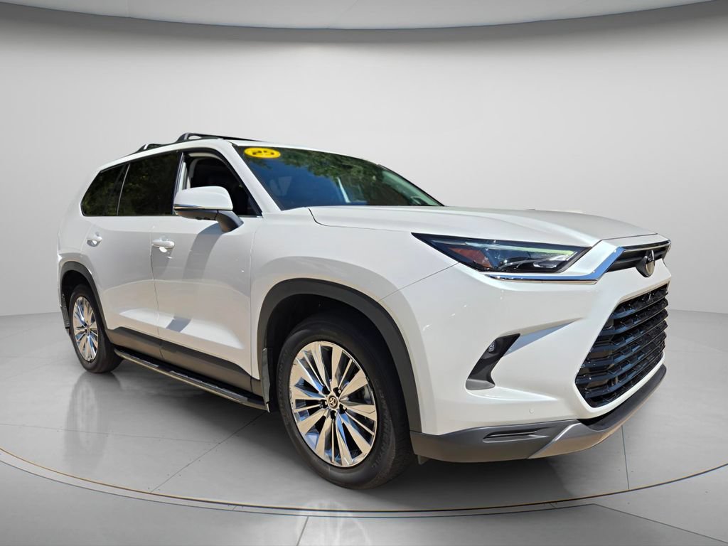 Used 2025 Toyota Grand Highlander AWD image 9