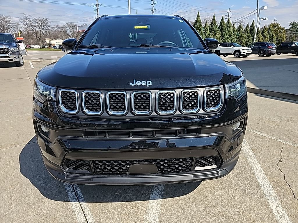 Used 2023 Jeep Compass Latitude AWD/4WD image 5