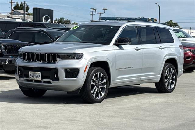 Used 2024 Jeep Grand Cherokee L Overland w/ Trailer Tow Package AWD/4WD image 7