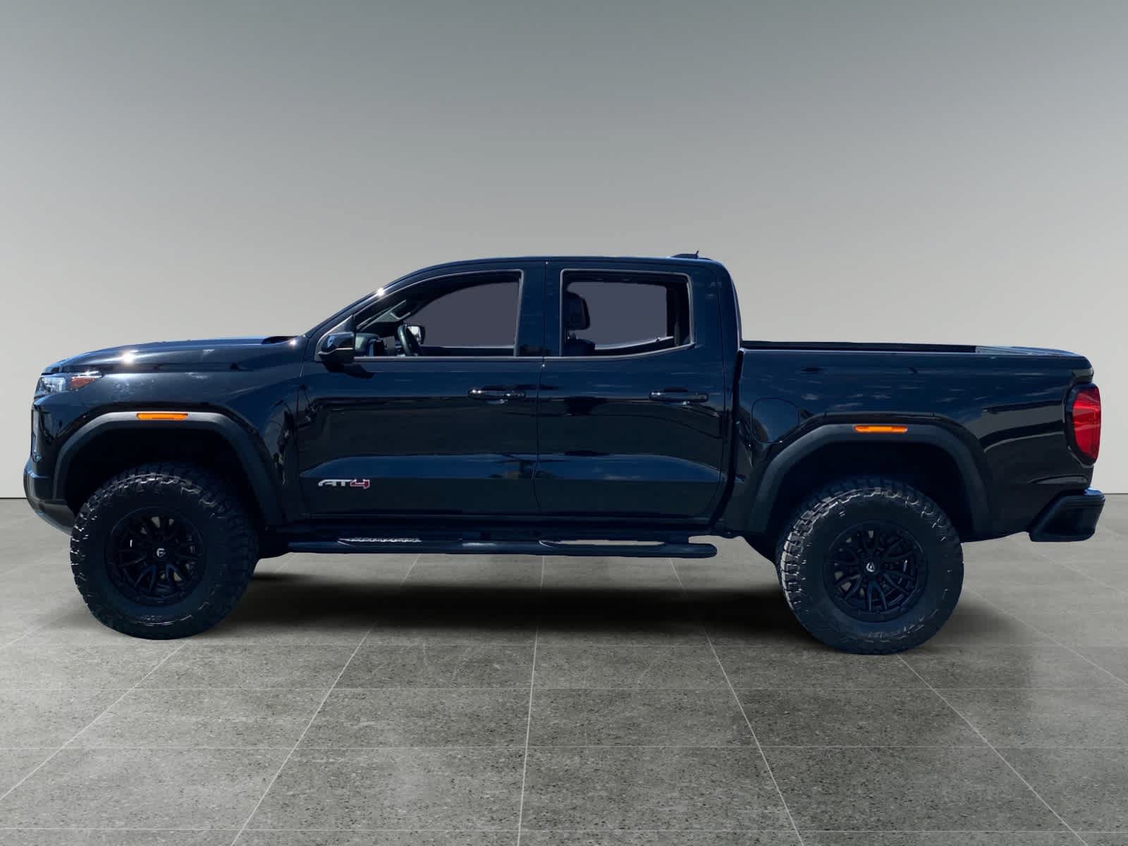 Used 2024 GMC Canyon AT4 AWD/4WD image 2