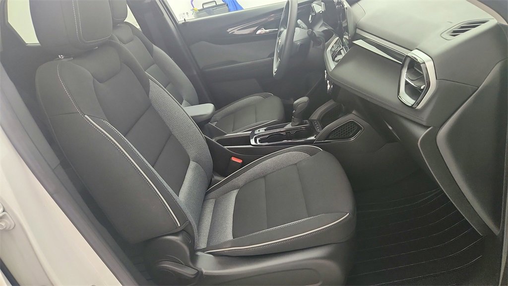 Certified 2024 Chevrolet TrailBlazer LT w/ Driver Confidence Package image 30