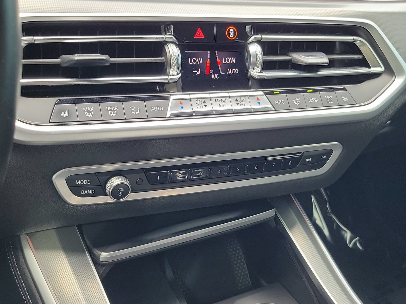 Used 2022 BMW X5 xDrive40i w/ M Sport Package AWD/4WD image 27