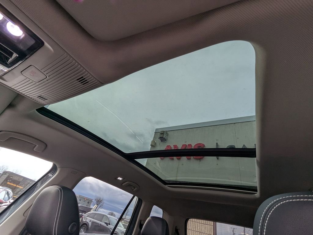 Used 2025 Volkswagen Atlas SEL image 38