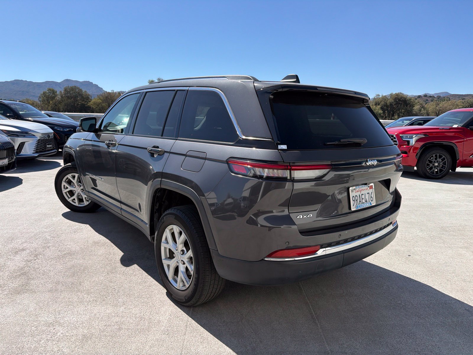 Used 2023 Jeep Grand Cherokee Limited AWD/4WD image 2