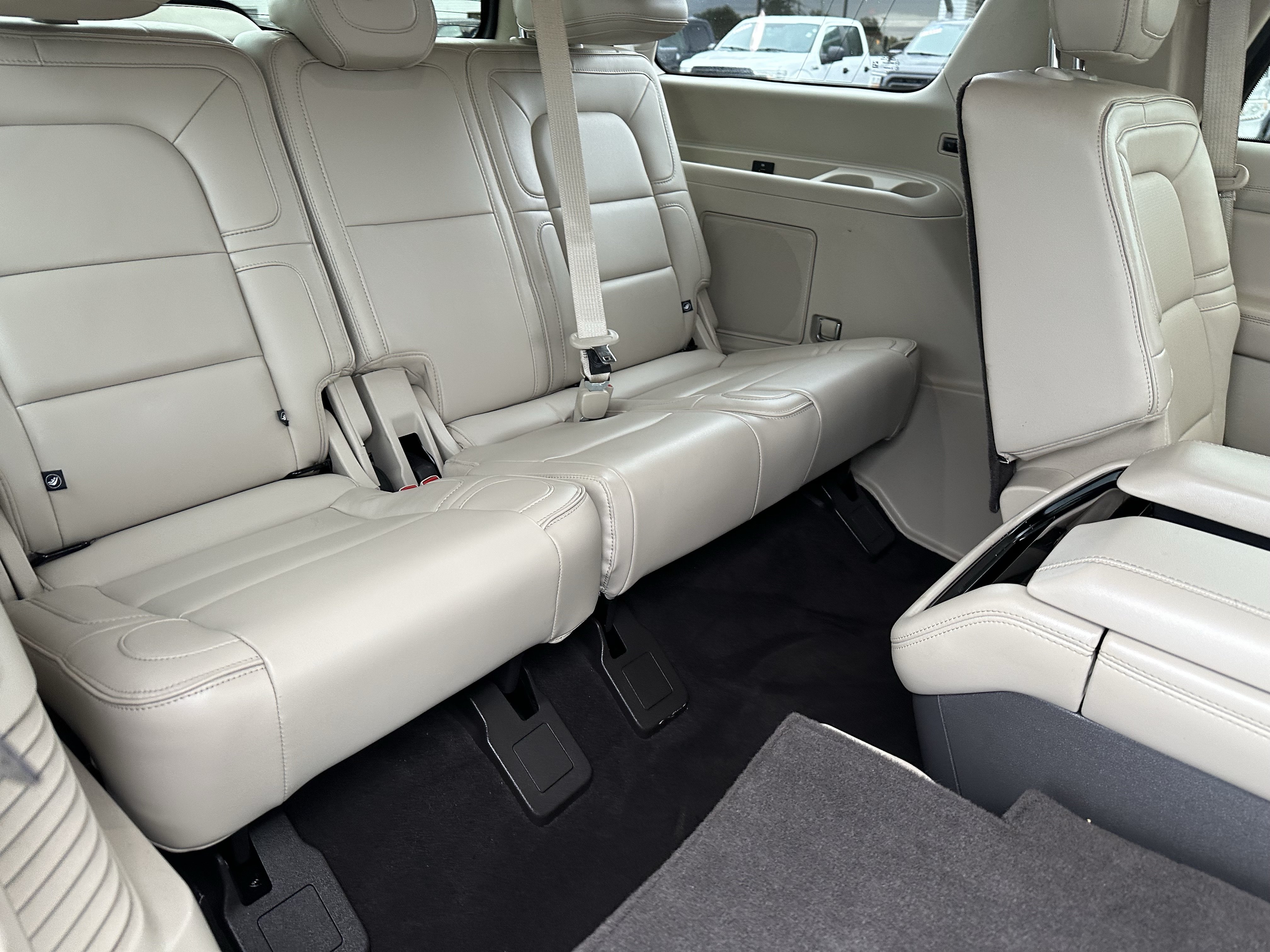 Used 2019 Lincoln Navigator Reserve AWD/4WD image 14