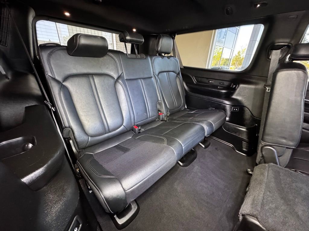 Used 2024 Jeep Wagoneer L Series II w/ Flexible Seating Group AWD/4WD image 54