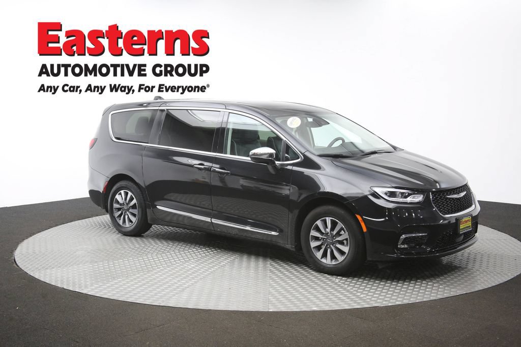 Used 2023 Chrysler Pacifica Limited FWD image 52