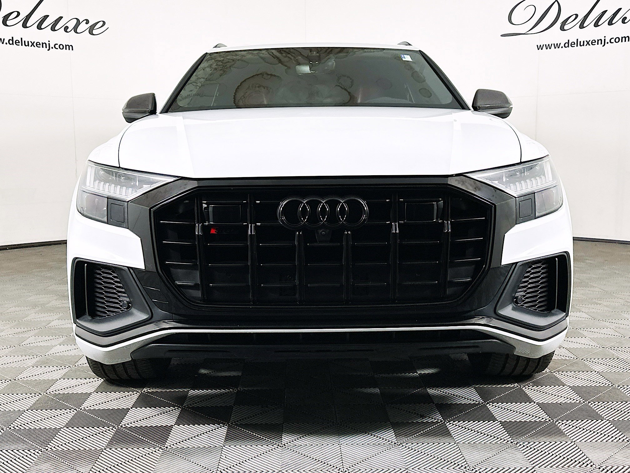 Used 2023 Audi SQ8 Premium Plus w/ SQ8 Luxury Package AWD/4WD image 2