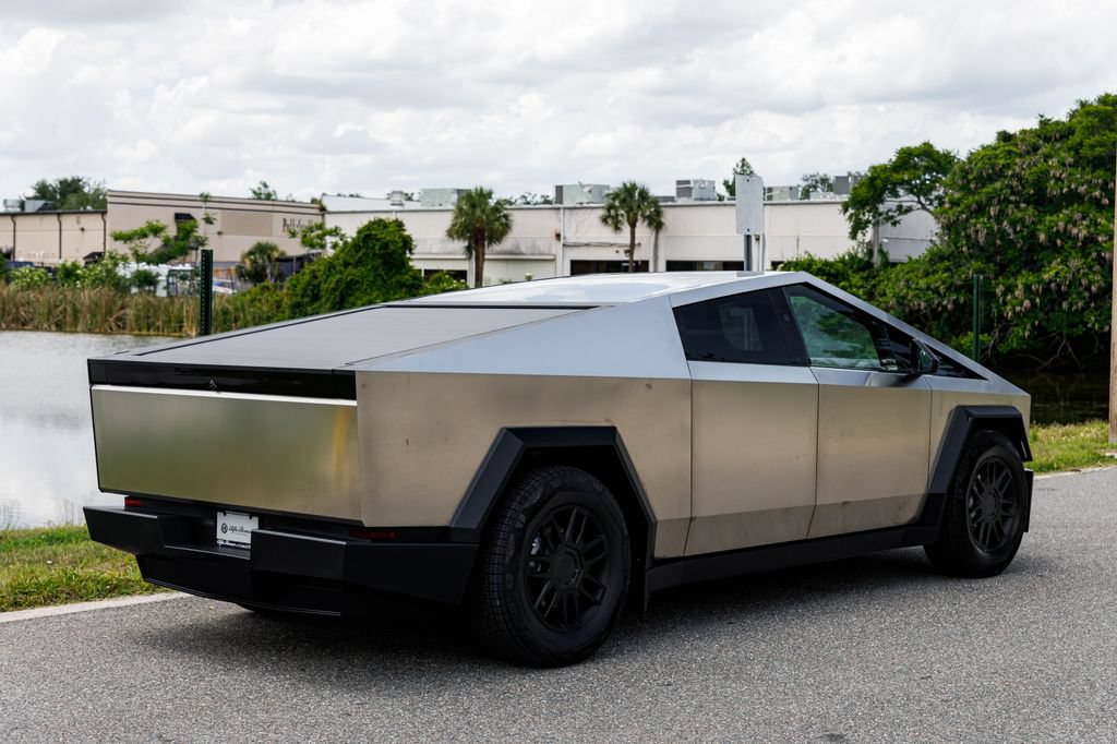 Used 2025 Tesla Cybertruck AWD Crew Cab image 3