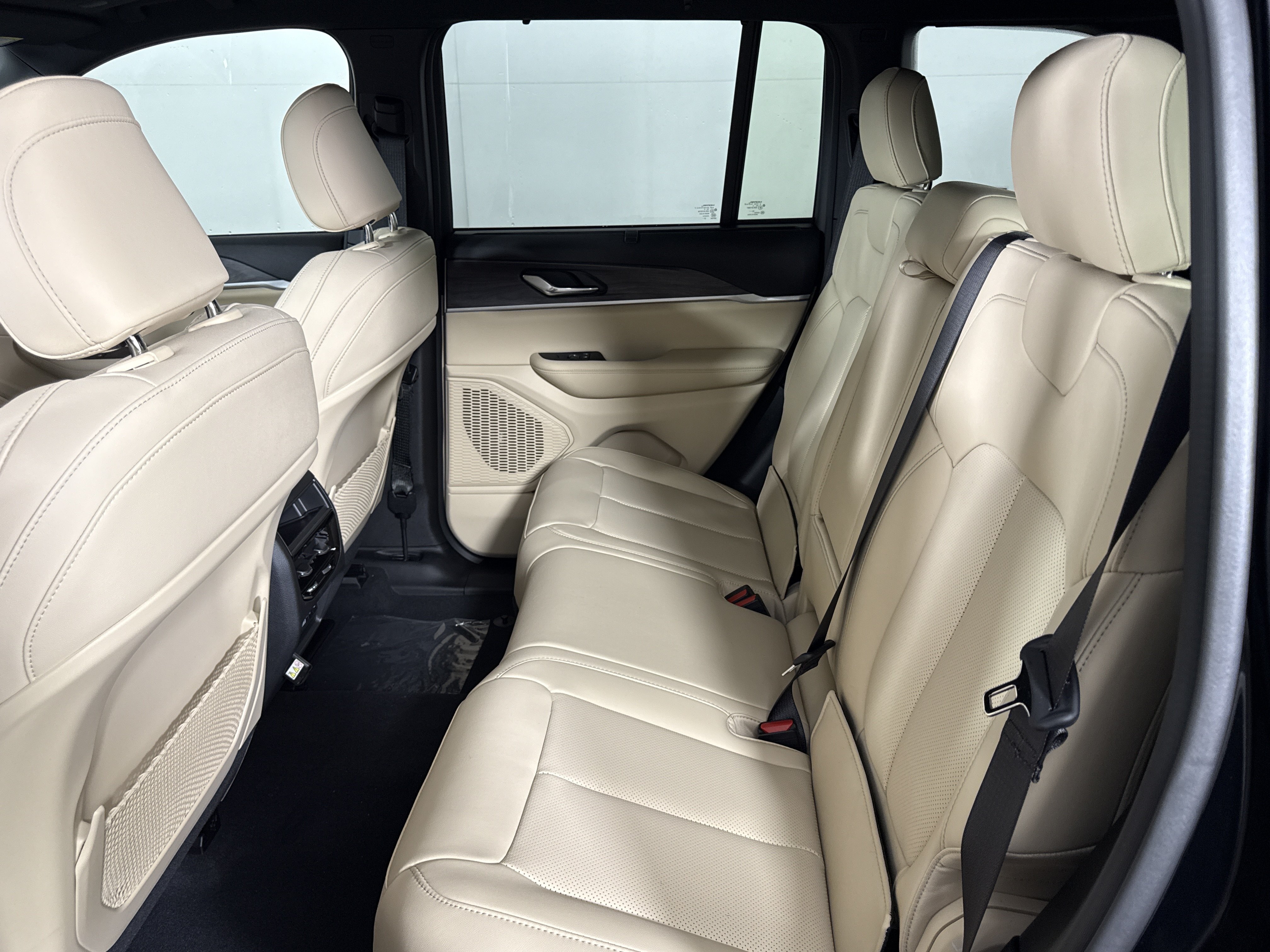 New 2025 Jeep Grand Cherokee Limited w/ Luxury Tech Group II AWD/4WD image 14