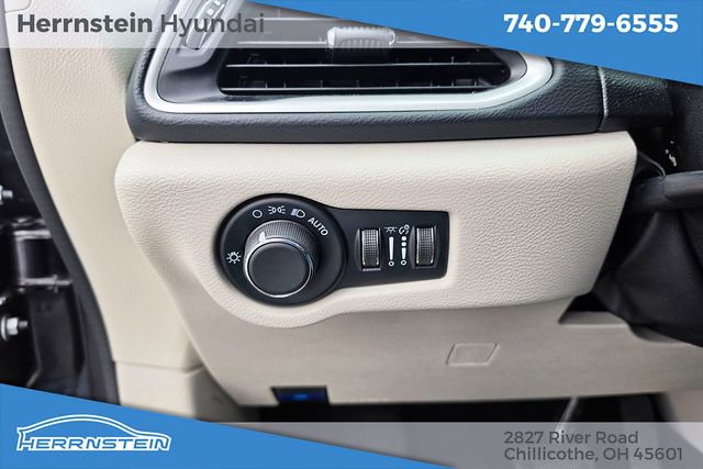 Used 2023 Chrysler Voyager LX FWD image 17