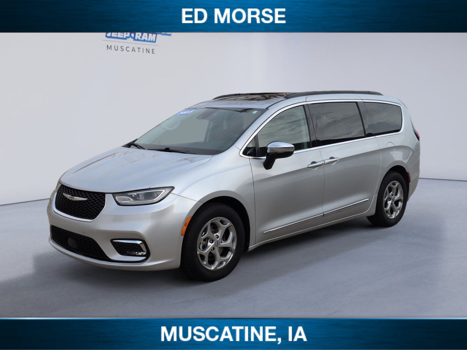 Used 2023 Chrysler Pacifica Limited FWD image 1