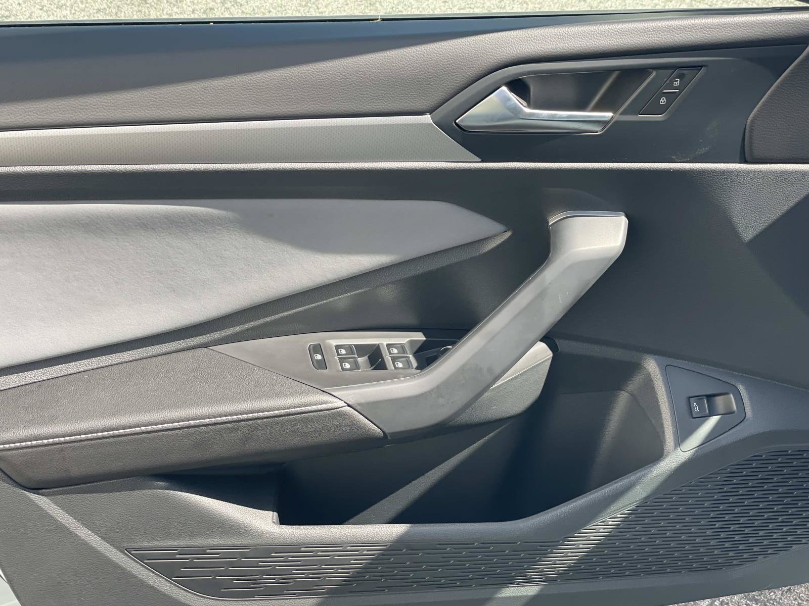 New 2027 Volkswagen Jetta SE FWD image 18