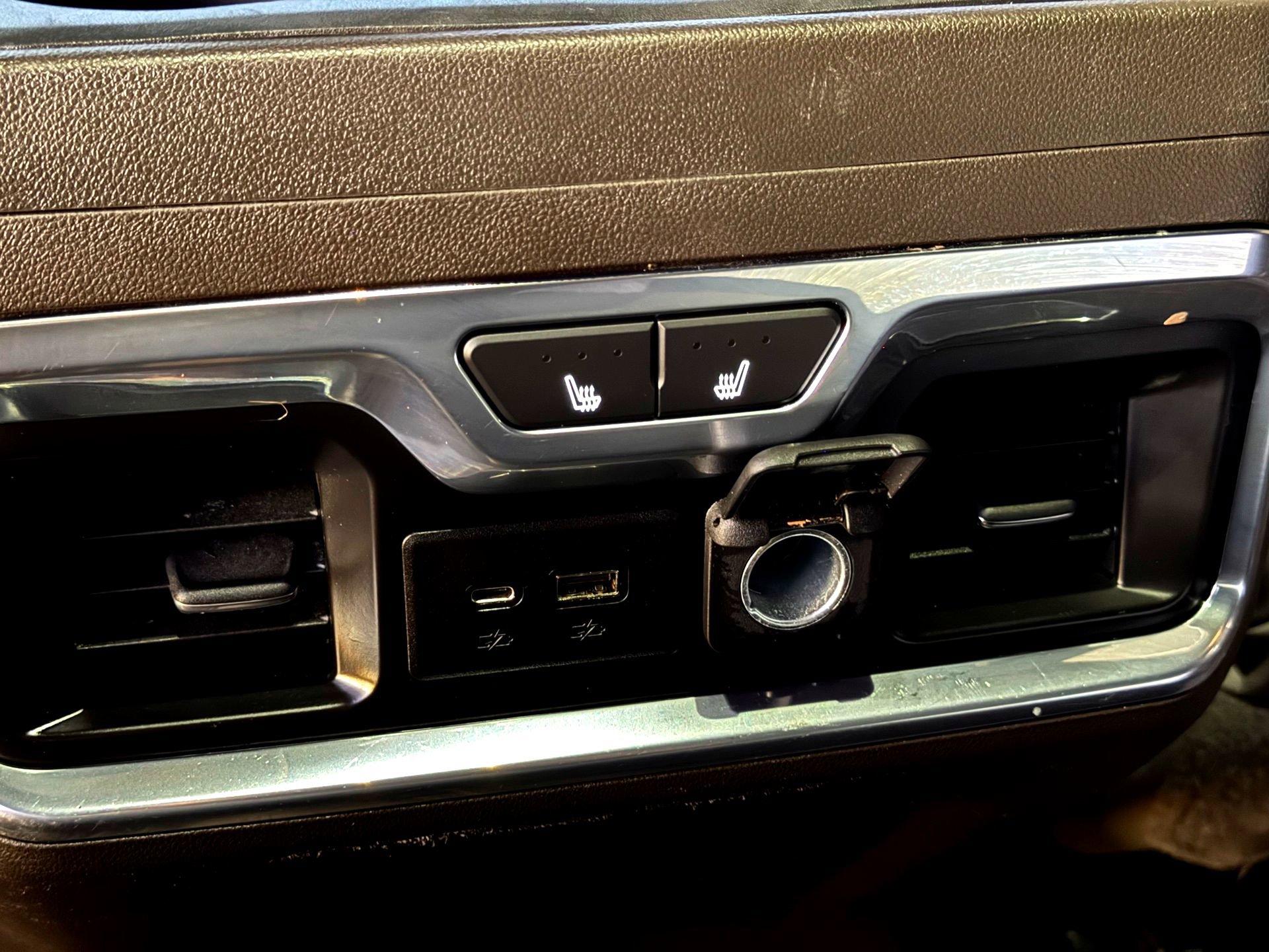 Used 2020 Chevrolet Silverado 1500 LTZ image 23